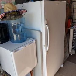 I'm Accepting Responsible Offer's On Each! Items! Take Your Pick Or Take All For $760 FREEZER, REFRIGERATOR, MINI REFRIGERATOR  With Small Freezer!, 
