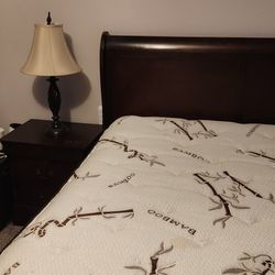 QUEEN BED, MATTRESS, END TABLE & LAMP
