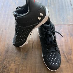 Under Armour Kid Boys Leadoff Low Junior Rubber Molded Cleat Black Size 3.5Y
