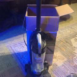 Eureka ultra lightweight vaccum cleaner 