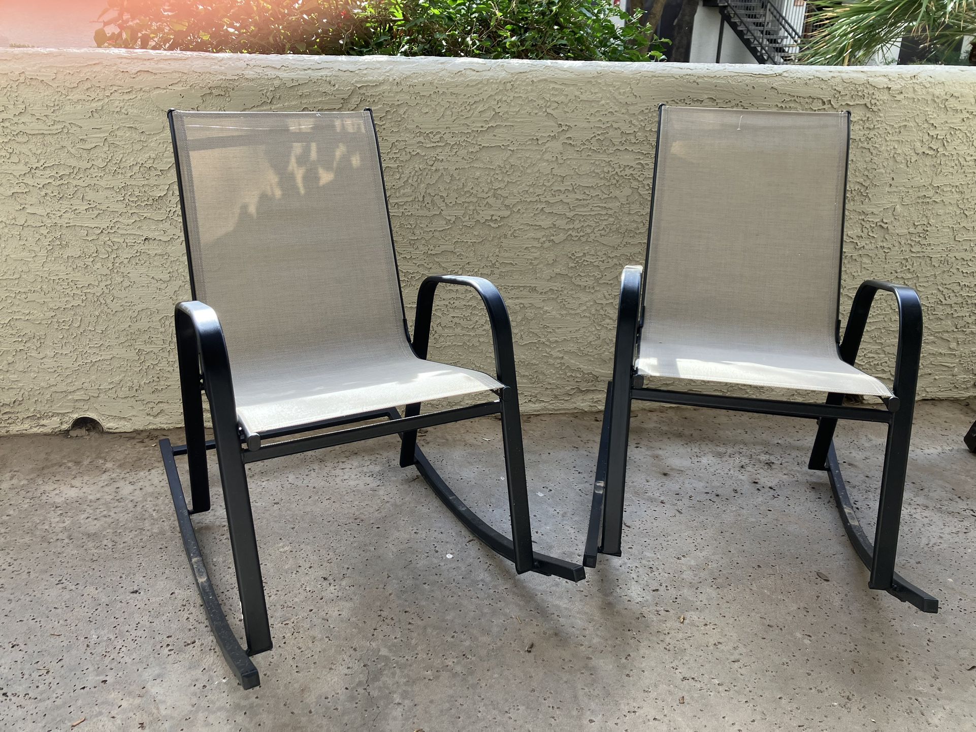 Set of 2 patio rocker chairs