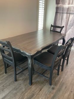Farmhouse table sturdy