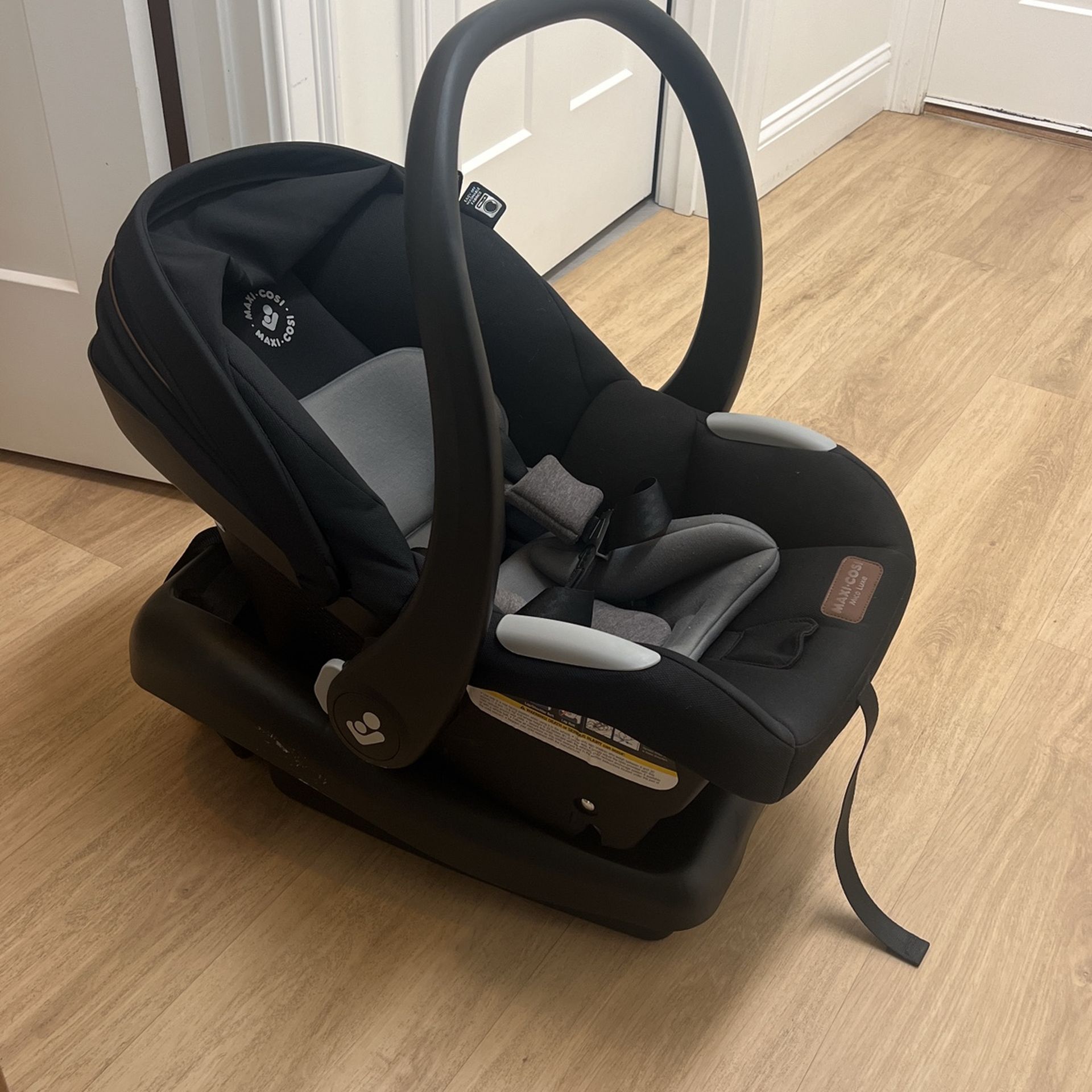 Maxi Cosi Infant Car Seats x 2