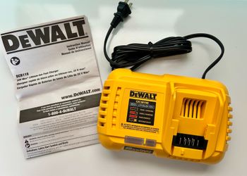 DCB118 DEWALT Charger Fast Flex-Volt 20v/60v MAX 8 Amp **NEW**