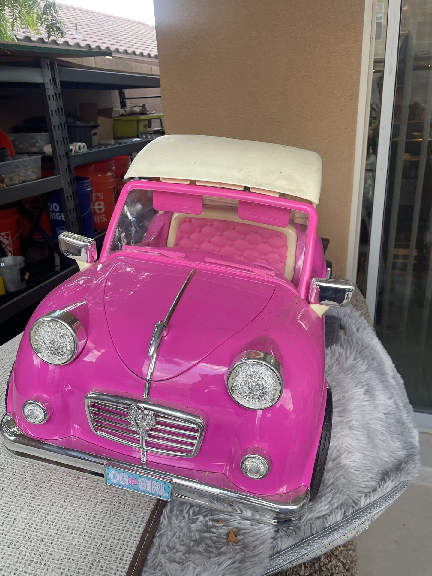 American Girl Doll ( Pink Car)