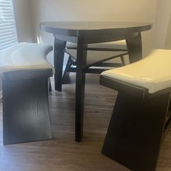 Table And Chairs 