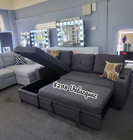 ✅️✅️Convertible Sectional
Reversible Convertible Sectional W/Cup Holders & Storage✅️✅️
