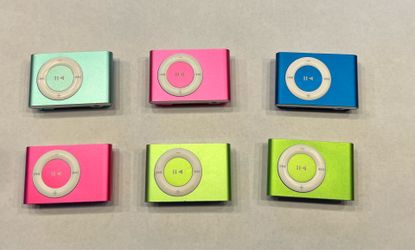 Apple iPod Shuffle 2nd Gen, 1 GB, New Premium Battery Tested 10+ Hours