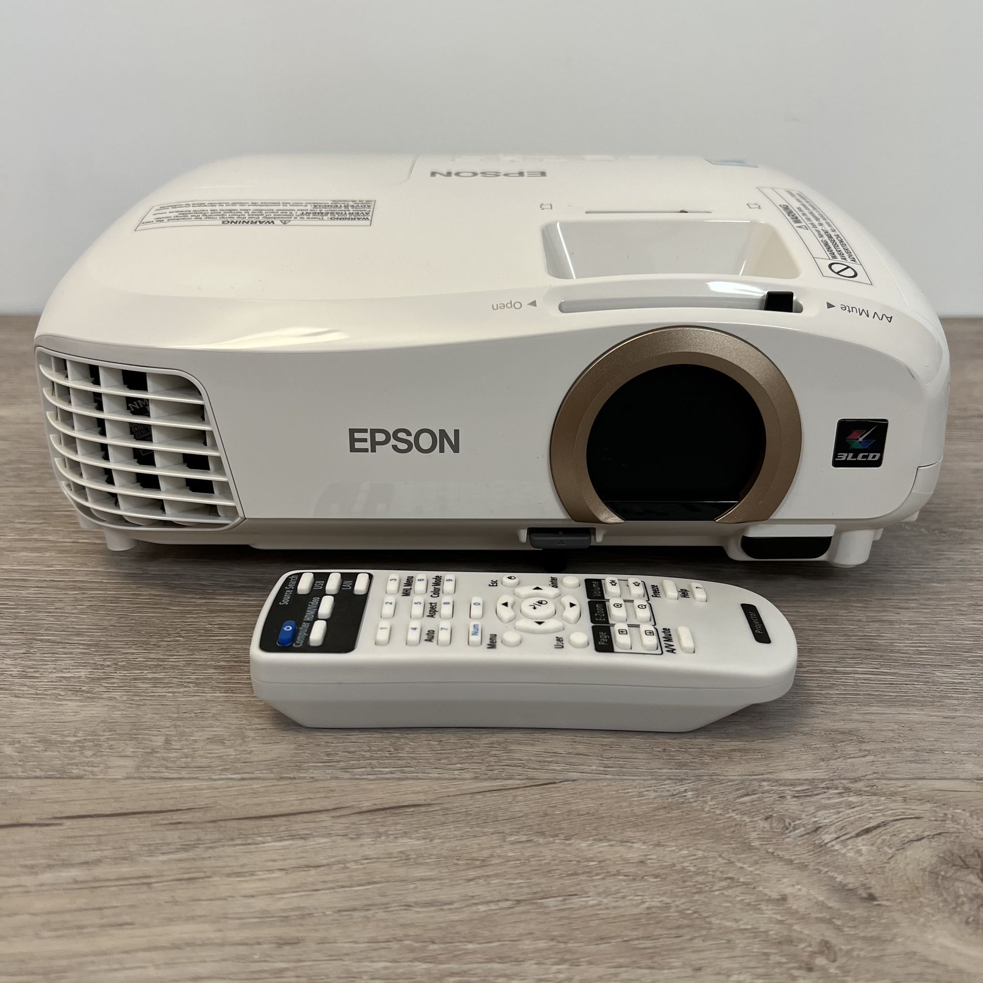Epson PowerLite Home Cinema 2045 Tri-LCD Projector 2D/3D, Bluetooth, WiFi, 1080p