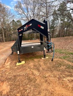 2023 Flat Bed Gooseneck Trailer 40’- GREAT Conditions
