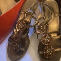 Several Pairs Of Size 6-7 Shoes