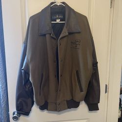 Men’s jacket size XL. $10.  Cash only. Everett/Melvin Avenue pick up area.