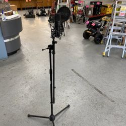 Rode NT1 Large Diaphragm Condenser XLR Microphone with Stand, Shock Mount, Pop Filter & Cord TPW014086