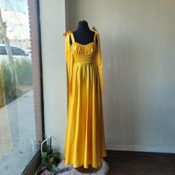 Yellow Ruched Scoop Evening Dress 😍


Soft A-line dress.  Cut from a soft flowing satin this floor-length dress SMALL
