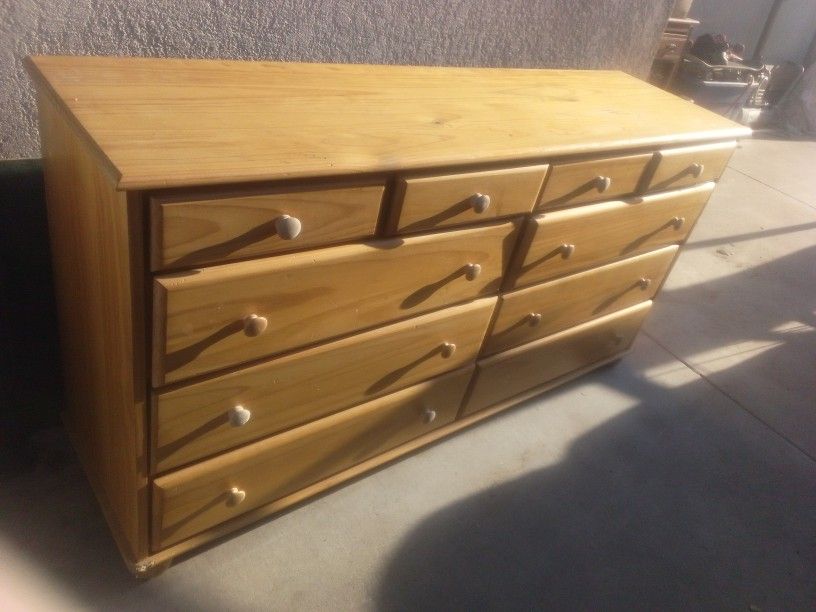 Dresser 