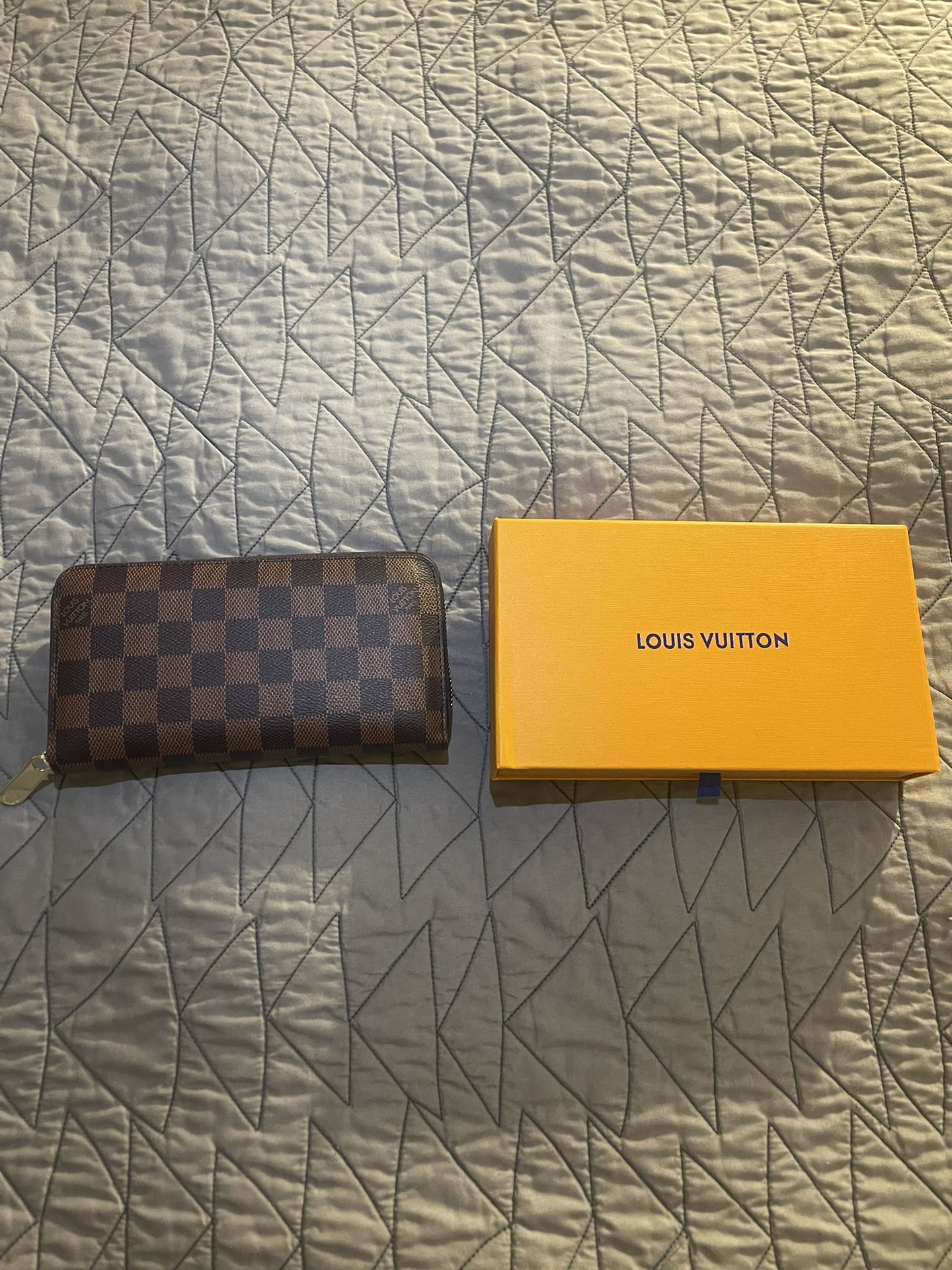 Louis Vuitton Damier Ebene Zippy Purse