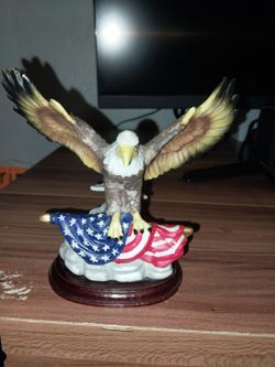 Bald eagle figurine