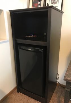 Mini Bar with fridge in good shape ! Working perfect ! With a space for a microwave