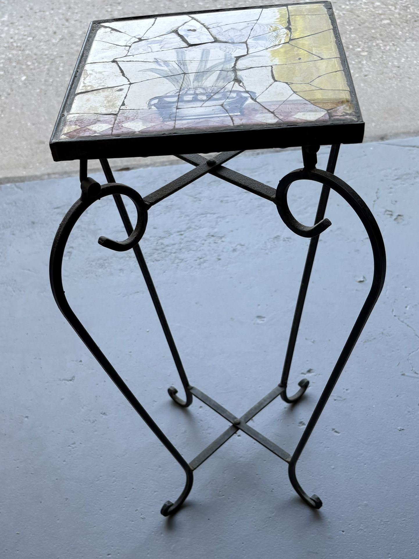 SMALL PLANT STAND