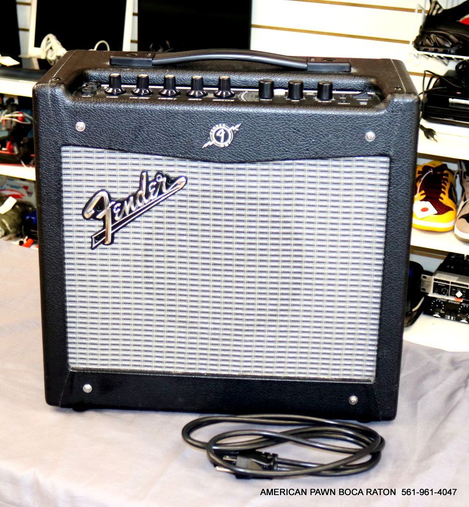 Fender Guitar Amp Mustang I V2 20W - Guitar Amplifier  Black Excellent condition