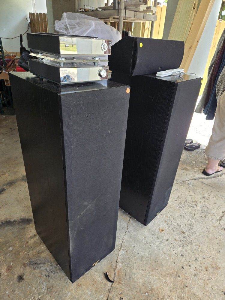 Klipsch Speakers 2 Towers. 1 Sound Bar