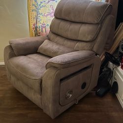 Electric Recliner With Heat & Vibration