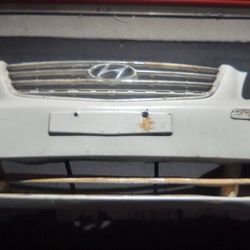 2008-2010 Hyundai Sonata Complete Front Bumper With All The Accessories Oem.