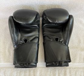 RDX 16 Ounce Boxing Gloves, Great Condition