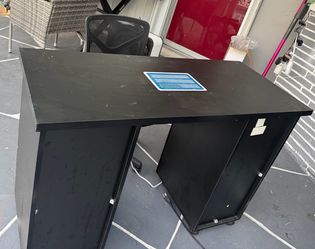 Nail Tech table with chair
