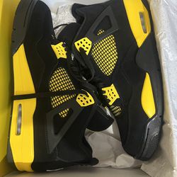 Jordan 4 “yellow thunder” size 13
