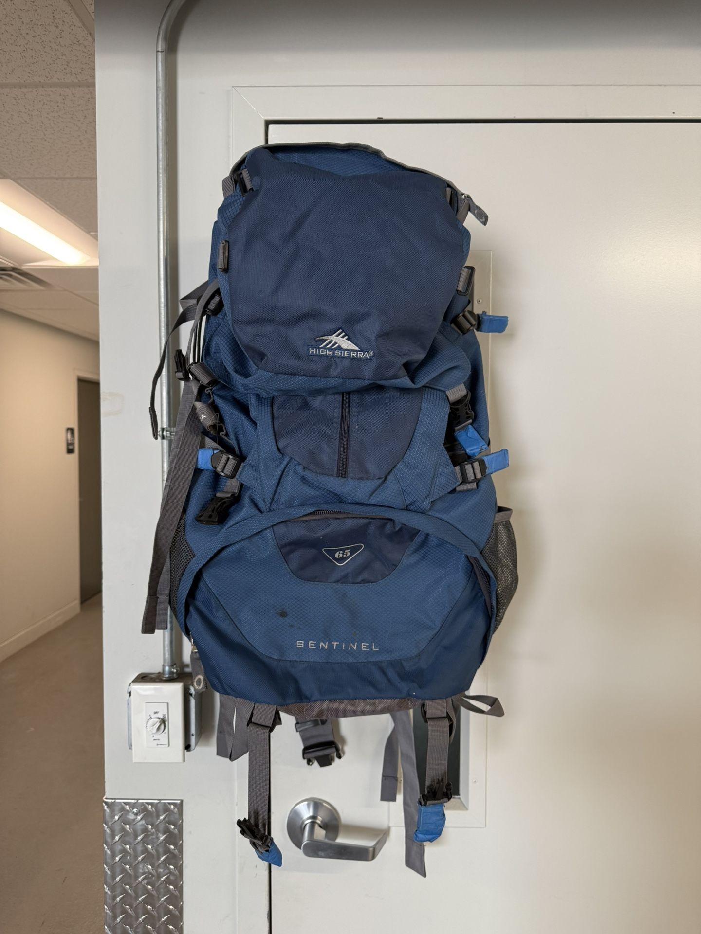 HIGH SIERRA Sentinel 65 Frame Pack Backpack, Rain Cover (Excellent condition) PICK UP IN CORNELIUS