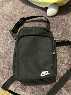 Nike Heritage Crossbody Bag $15