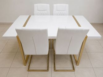 Juego de comedor con 4 sillas
