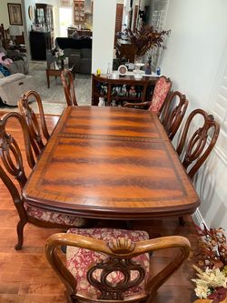 Thomasville Dining Table With 8 Chairs