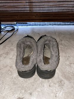 Ugg best sale skull slippers