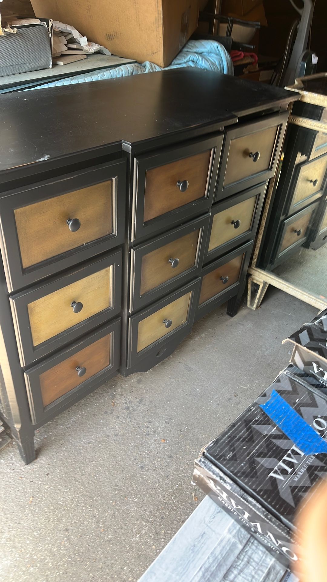 beautiful solid wood dresser GOOD CONDITION 9 drawers (heavy)9