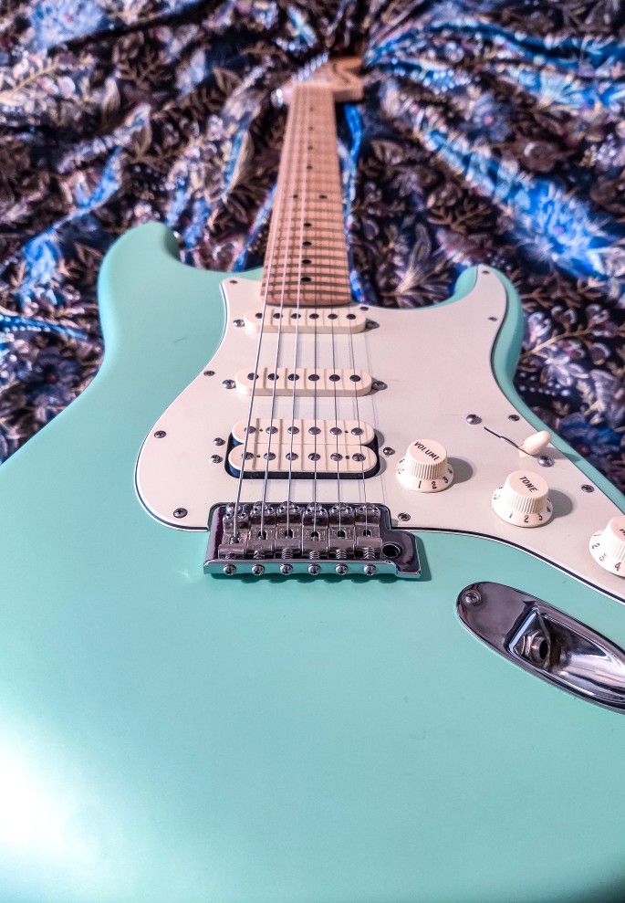 American Fender Strat Mint Mint Condition Usa Electric Guitar With Case