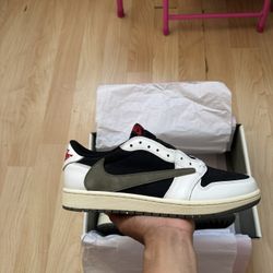 Travis Scott Jordan 1