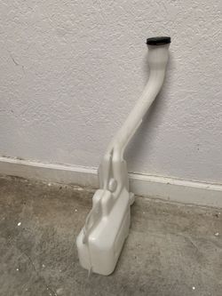 2016-2017-2018 FORD Explorer Windshield Water Reservoir Tank OEM