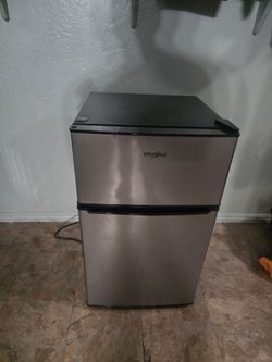 Refrigerador pequeño y microonda