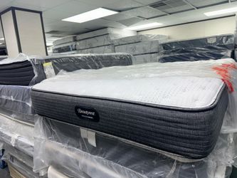 Queen beautyrest matress set .