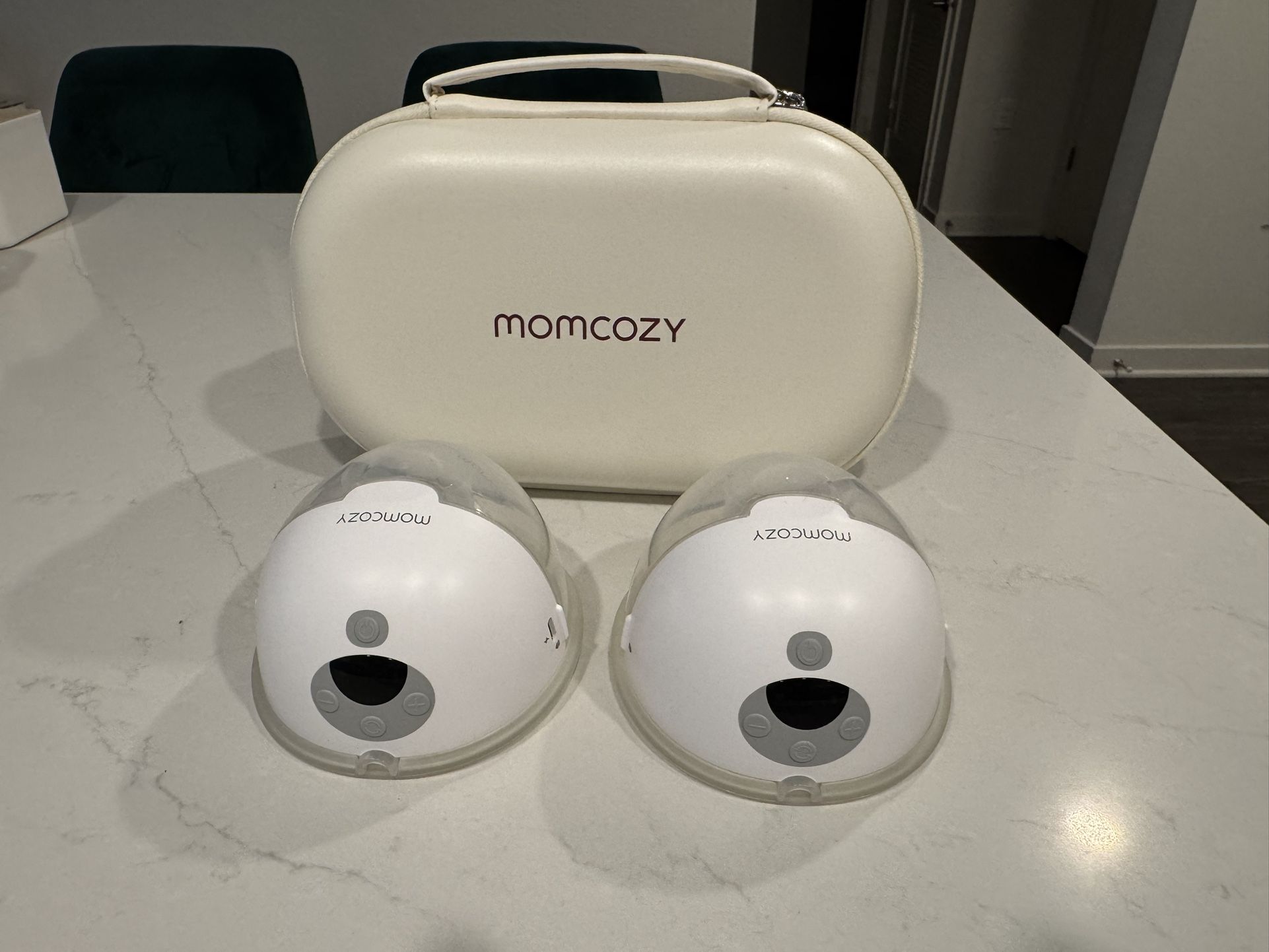 Momcozy Wearable Breast Pump Set (Double) with Carrying Case