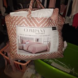 Five Piece Queen Comforter Set