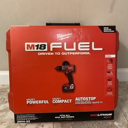 MILWAUKEE 1/2" Hammer Drill/Driver Kit