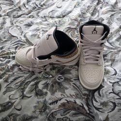 AJ1