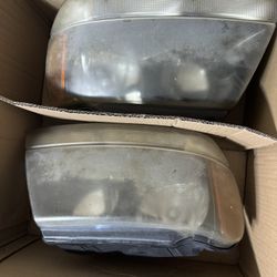 2004 Jeep Grand Cherokee - Driver and Passenger Side  Headlight