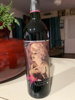 Marlyn Monroe 1991 Wine Bottle 
