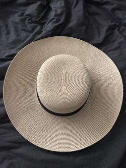 Wide brim straw hat