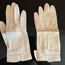 Vintage (1950’s) Pair of White Leather Ladies’ Gloves No Size Tag Look Small