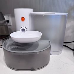 Like New Petgravity Smart Pet Water Fountain - Cat / Small Dog